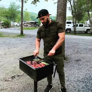 Meet your Posher, Tomas enrique